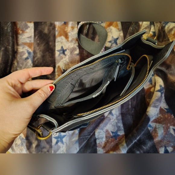 The pioneer woman crossbody bag - Picture 5 of 5